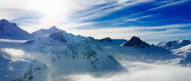 紫阳花の散る顷に雷火剑：在盛夏的雨季中绽放的勇气与决心